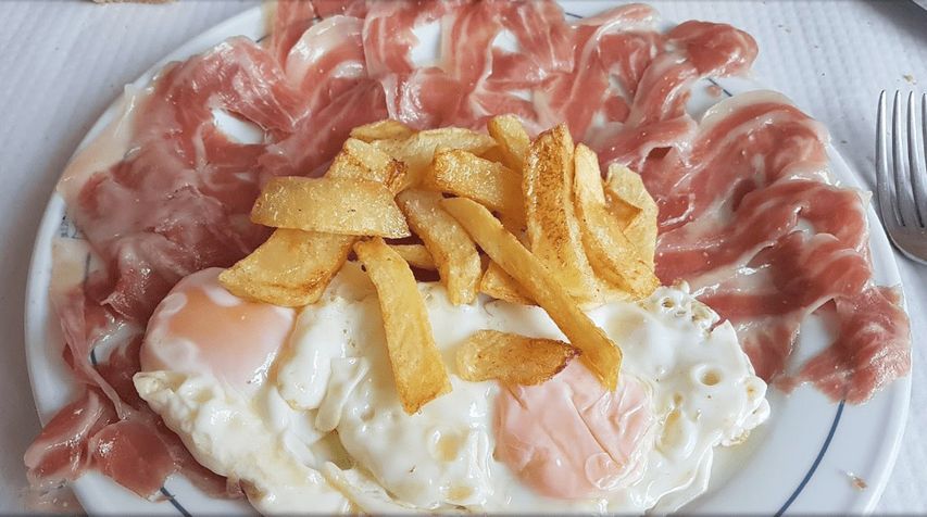 Asador Zalla Huevos con patatas y jamón